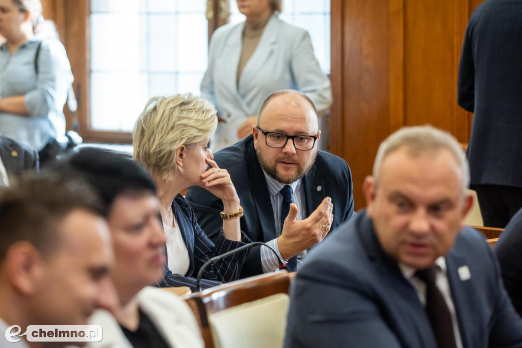 Umowy FEdKP: usługi społeczne, wsparcie biznesu, dziedzictwo
