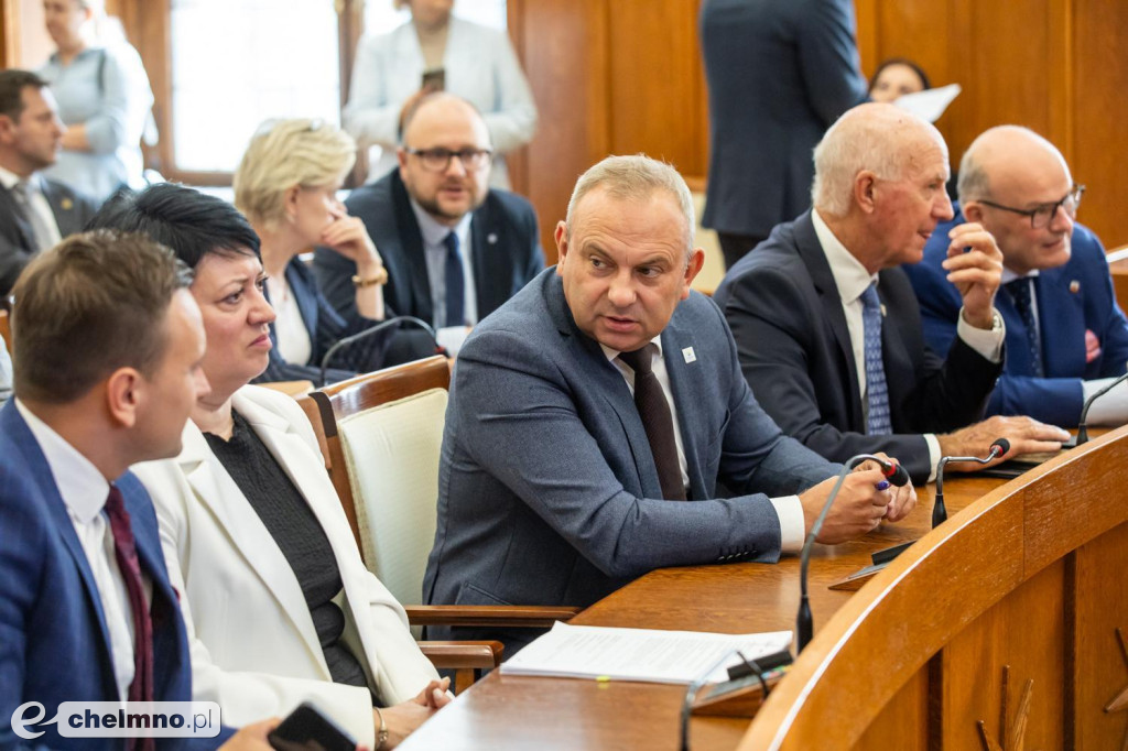 Umowy FEdKP: usługi społeczne, wsparcie biznesu, dziedzictwo
