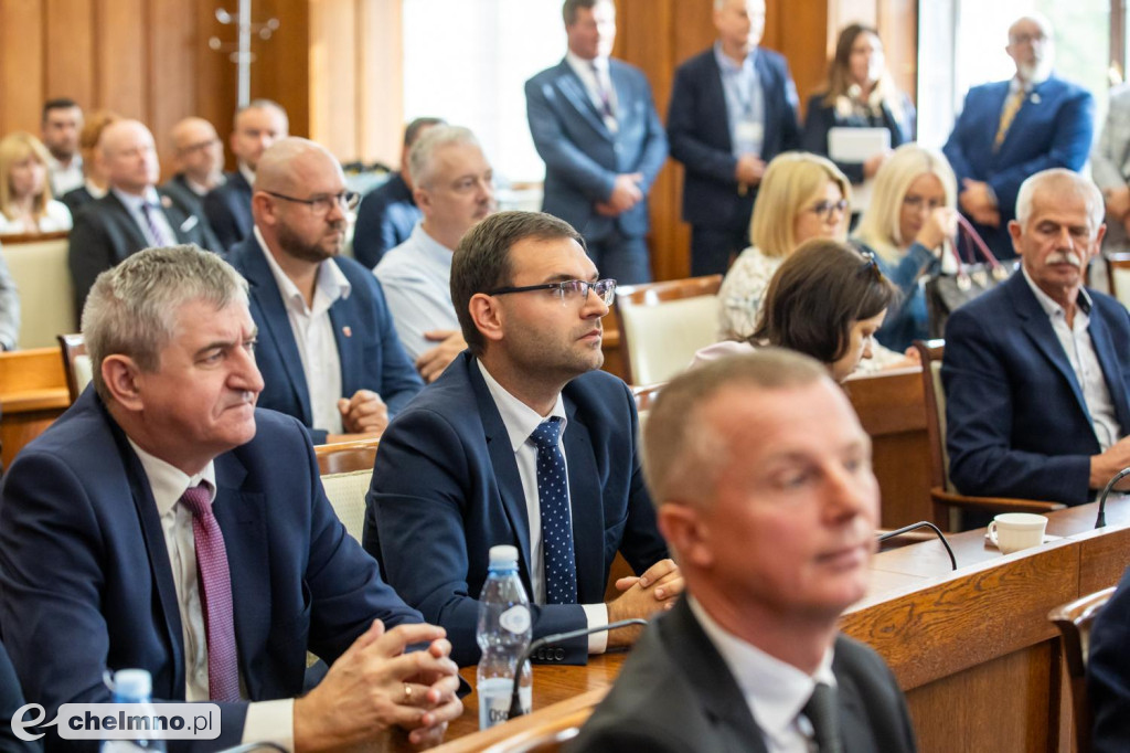 Umowy FEdKP: usługi społeczne, wsparcie biznesu, dziedzictwo