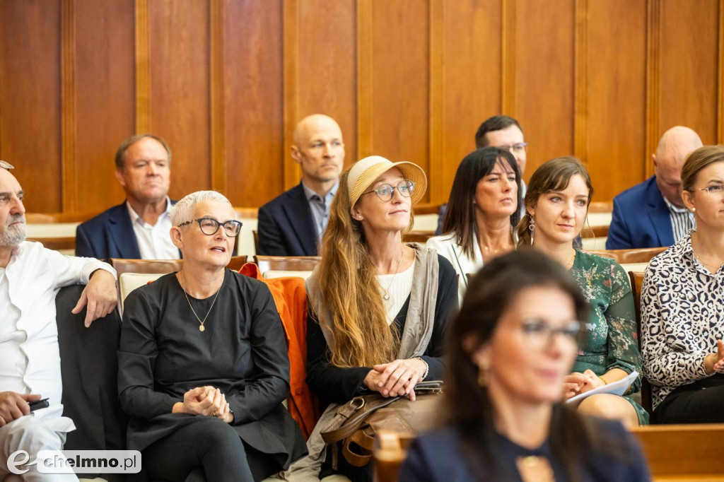 Umowy FEdKP: usługi społeczne, wsparcie biznesu, dziedzictwo