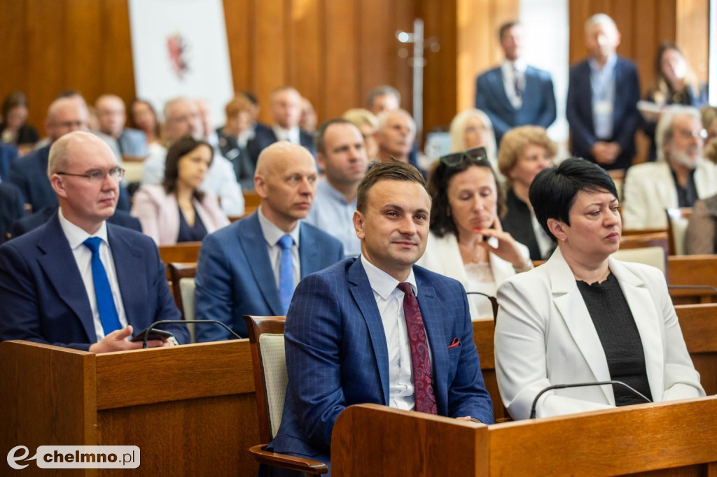 Umowy FEdKP: usługi społeczne, wsparcie biznesu, dziedzictwo