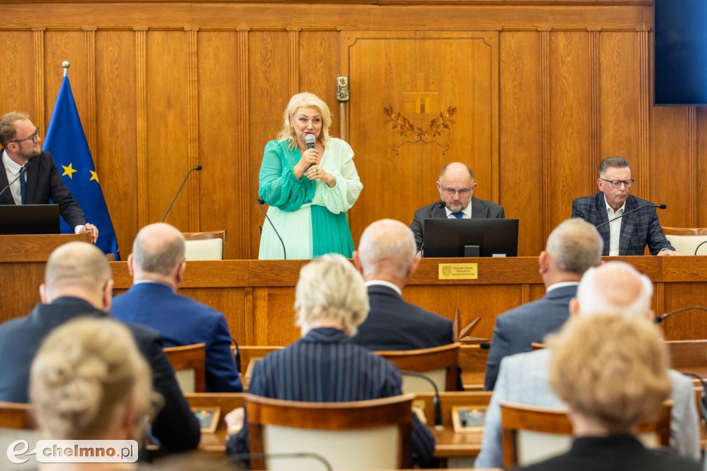 Umowy FEdKP: usługi społeczne, wsparcie biznesu, dziedzictwo