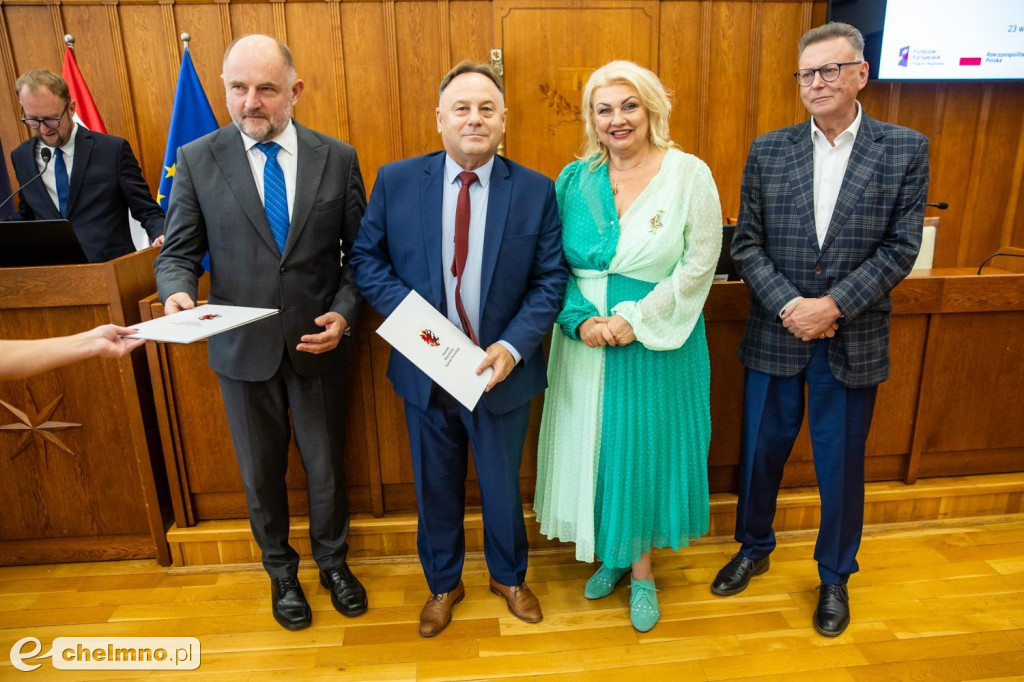 Umowy FEdKP: usługi społeczne, wsparcie biznesu, dziedzictwo