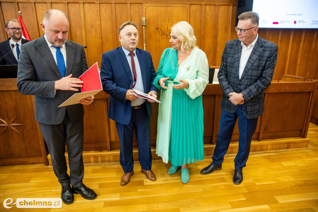 Umowy FEdKP: usługi społeczne, wsparcie biznesu, dziedzictwo