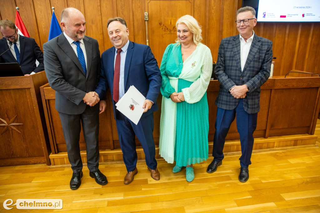 Umowy FEdKP: usługi społeczne, wsparcie biznesu, dziedzictwo