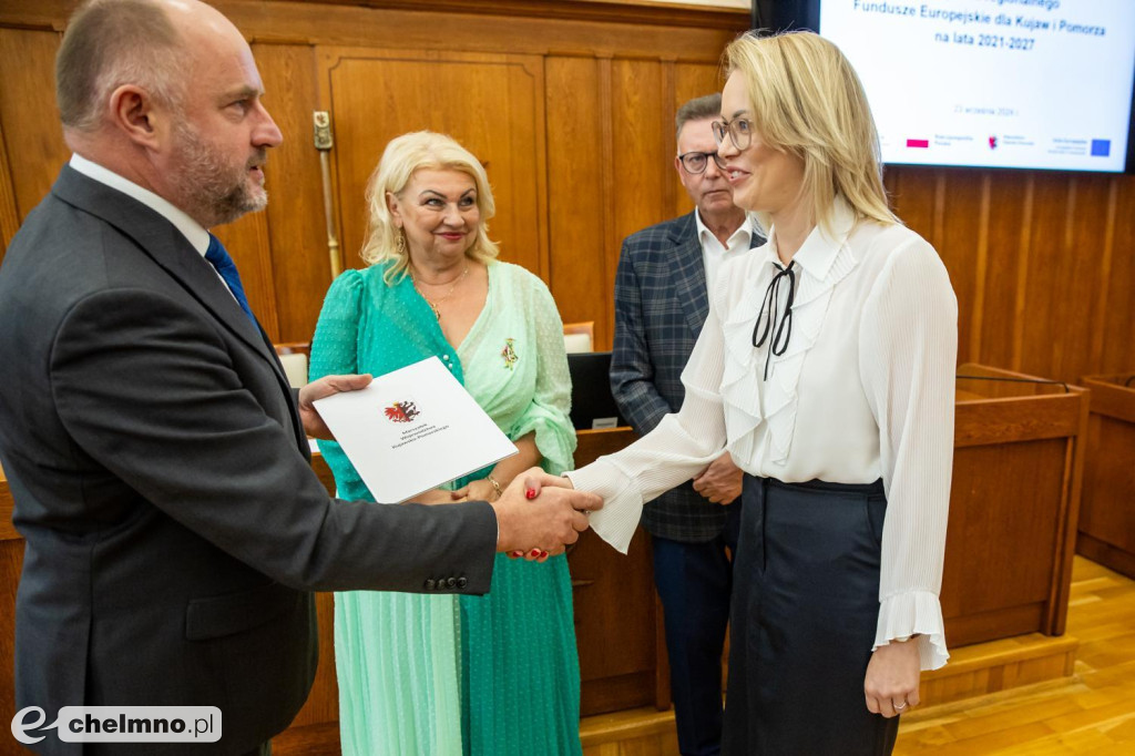Umowy FEdKP: usługi społeczne, wsparcie biznesu, dziedzictwo