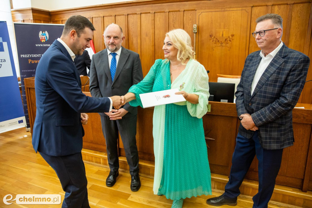 Umowy FEdKP: usługi społeczne, wsparcie biznesu, dziedzictwo