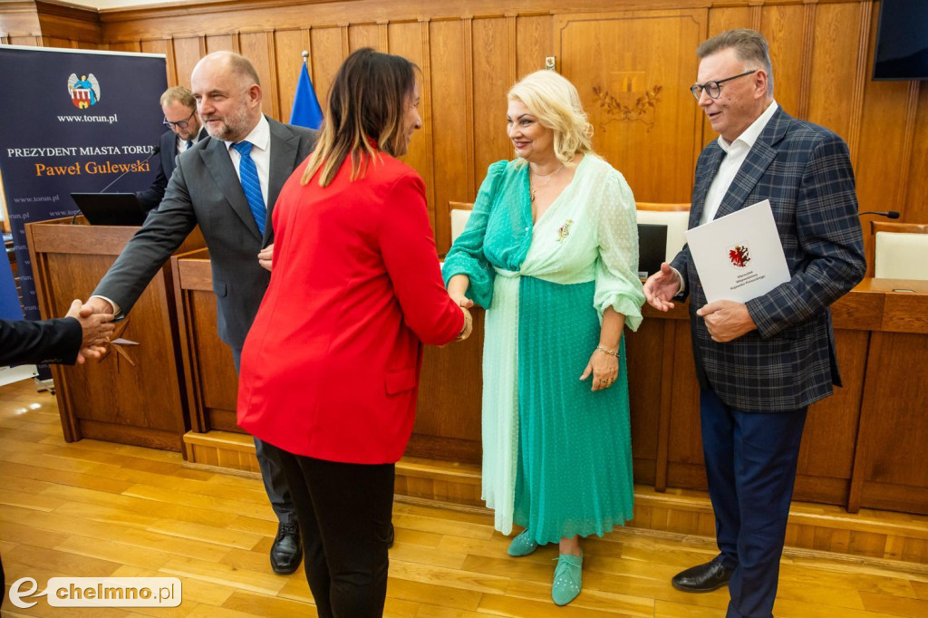 Umowy FEdKP: usługi społeczne, wsparcie biznesu, dziedzictwo