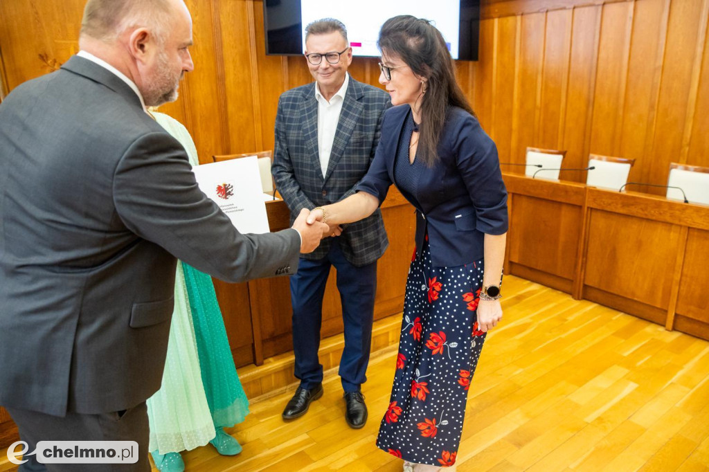 Umowy FEdKP: usługi społeczne, wsparcie biznesu, dziedzictwo
