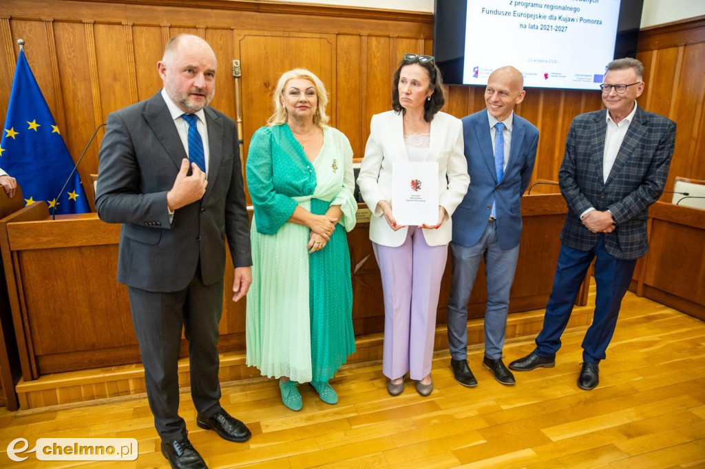 Umowy FEdKP: usługi społeczne, wsparcie biznesu, dziedzictwo