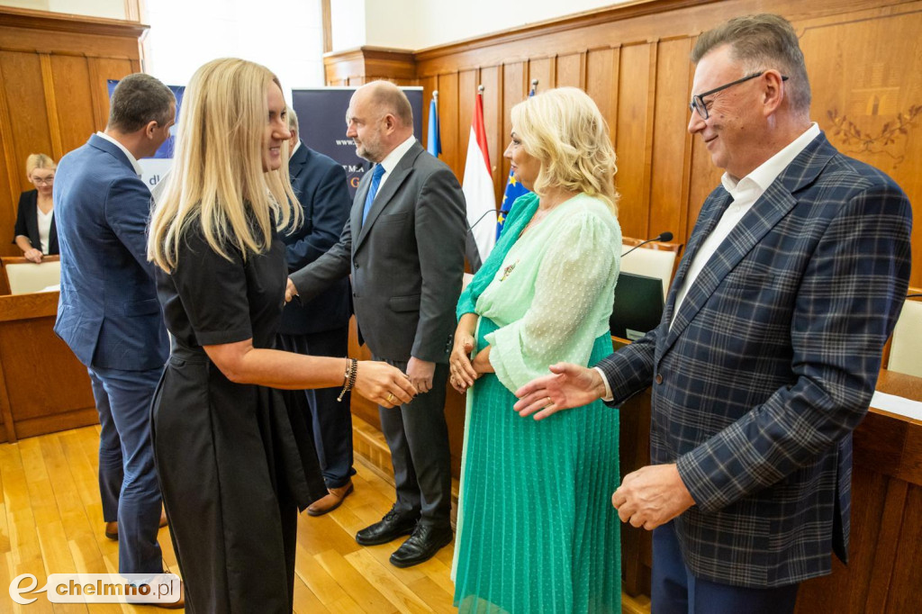 Umowy FEdKP: usługi społeczne, wsparcie biznesu, dziedzictwo