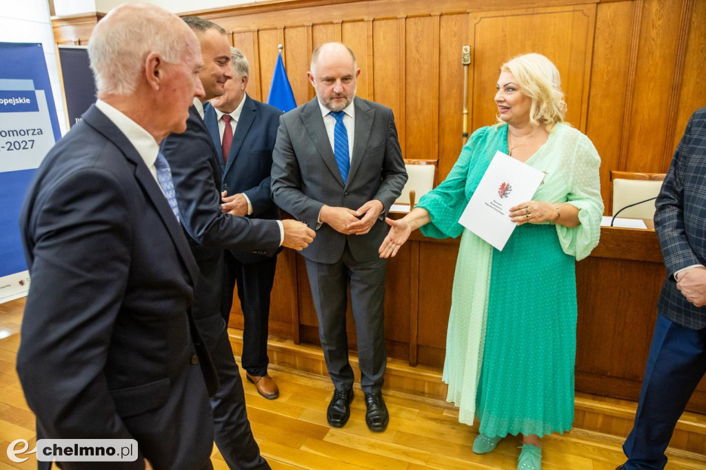 Umowy FEdKP: usługi społeczne, wsparcie biznesu, dziedzictwo