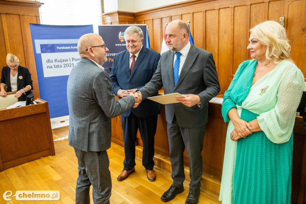 Umowy FEdKP: usługi społeczne, wsparcie biznesu, dziedzictwo