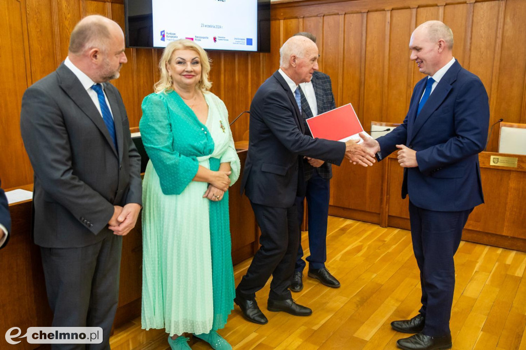 Umowy FEdKP: usługi społeczne, wsparcie biznesu, dziedzictwo