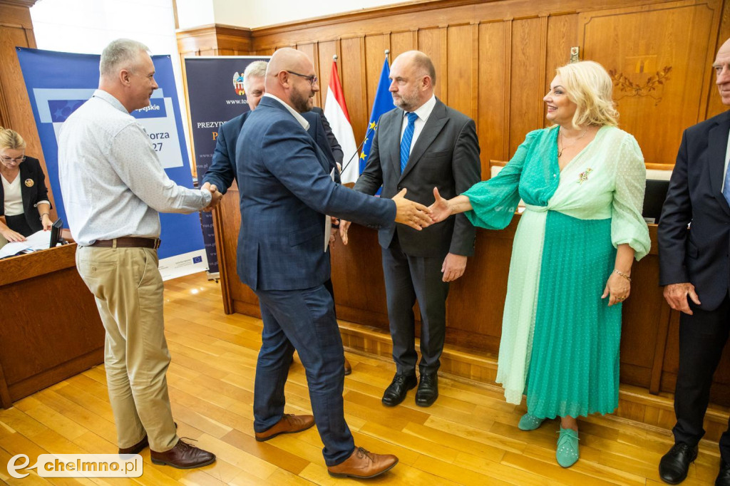 Umowy FEdKP: usługi społeczne, wsparcie biznesu, dziedzictwo
