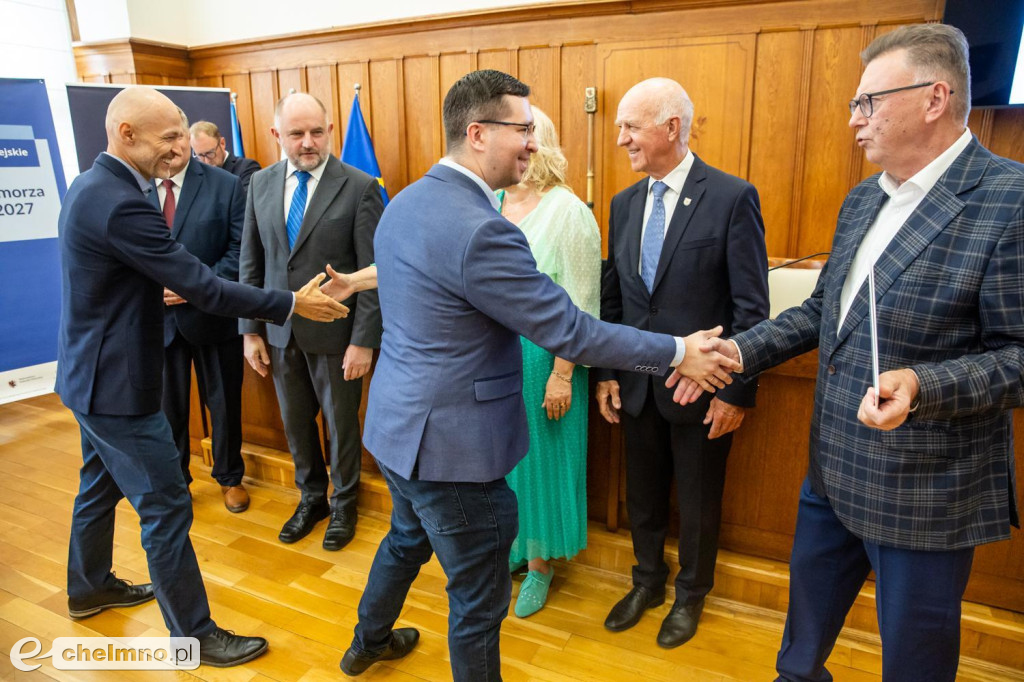 Umowy FEdKP: usługi społeczne, wsparcie biznesu, dziedzictwo