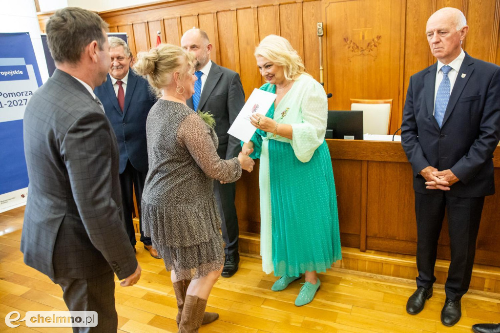 Umowy FEdKP: usługi społeczne, wsparcie biznesu, dziedzictwo