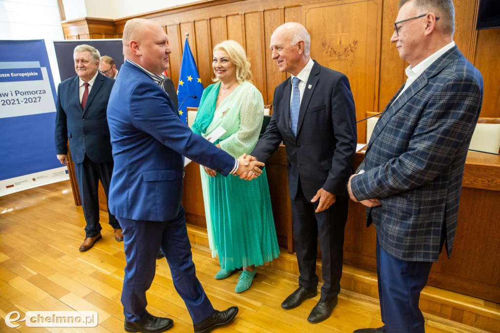 Umowy FEdKP: usługi społeczne, wsparcie biznesu, dziedzictwo