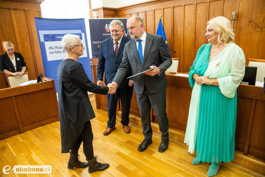 Umowy FEdKP: usługi społeczne, wsparcie biznesu, dziedzictwo