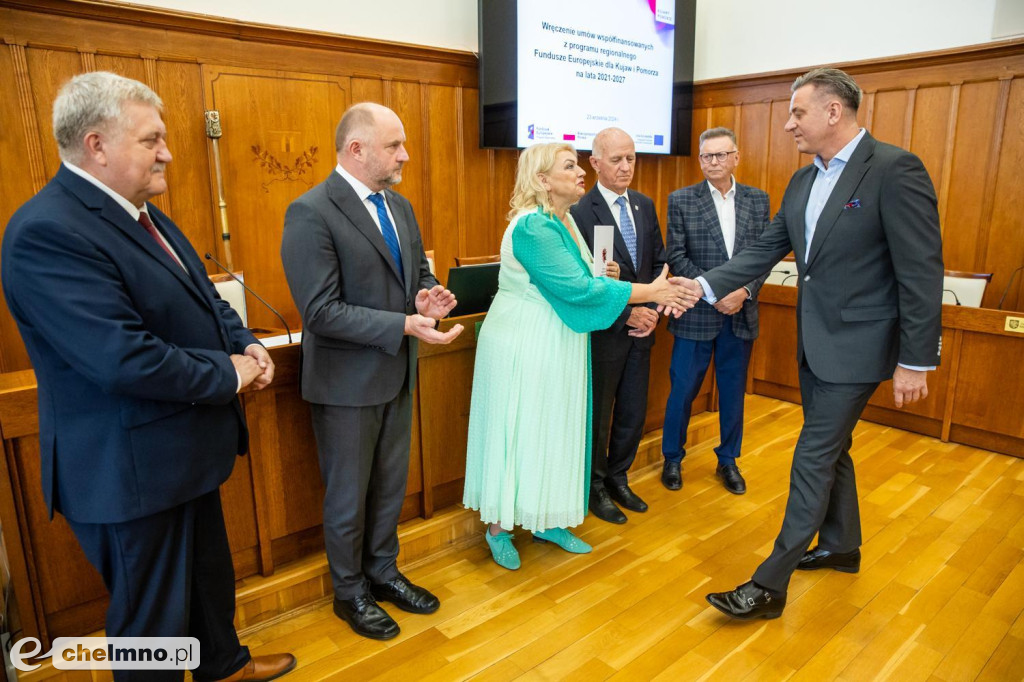 Umowy FEdKP: usługi społeczne, wsparcie biznesu, dziedzictwo