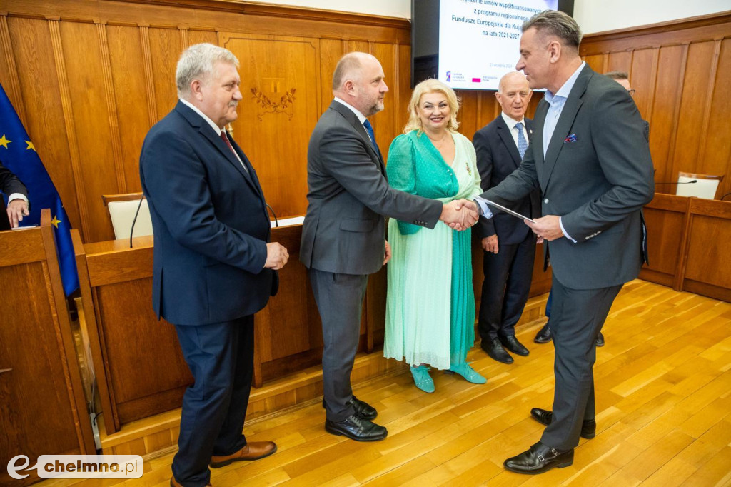 Umowy FEdKP: usługi społeczne, wsparcie biznesu, dziedzictwo