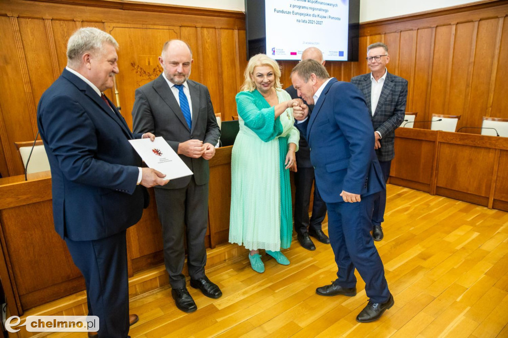 Umowy FEdKP: usługi społeczne, wsparcie biznesu, dziedzictwo
