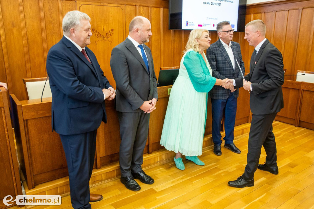 Umowy FEdKP: usługi społeczne, wsparcie biznesu, dziedzictwo