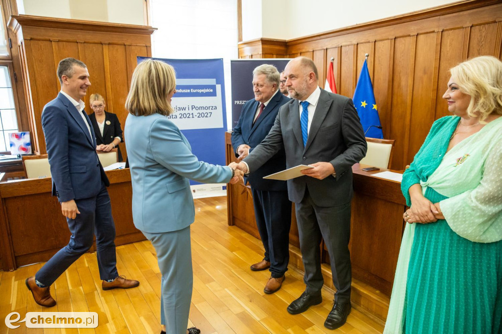 Umowy FEdKP: usługi społeczne, wsparcie biznesu, dziedzictwo