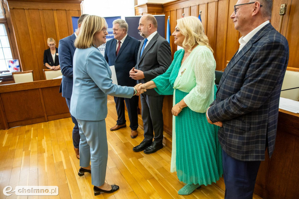 Umowy FEdKP: usługi społeczne, wsparcie biznesu, dziedzictwo
