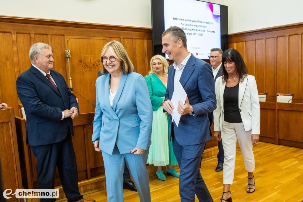 Umowy FEdKP: usługi społeczne, wsparcie biznesu, dziedzictwo