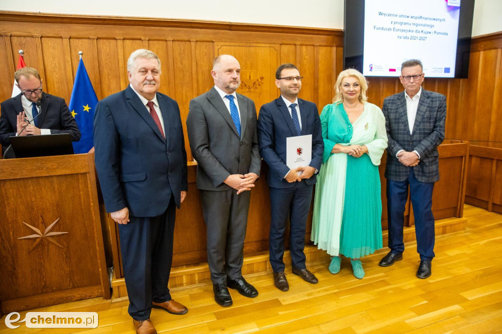 Umowy FEdKP: usługi społeczne, wsparcie biznesu, dziedzictwo