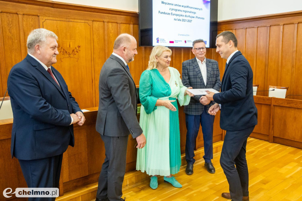 Umowy FEdKP: usługi społeczne, wsparcie biznesu, dziedzictwo