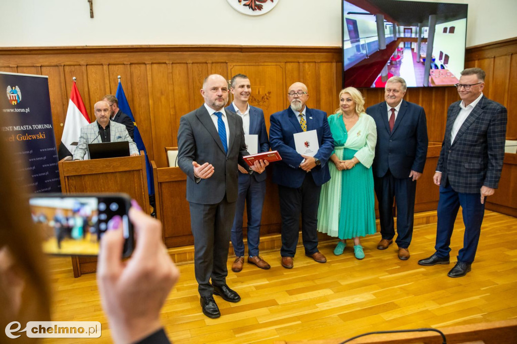 Umowy FEdKP: usługi społeczne, wsparcie biznesu, dziedzictwo