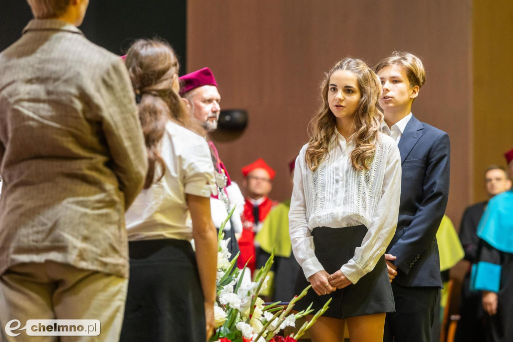 Vivat Academia, vivant Professores!