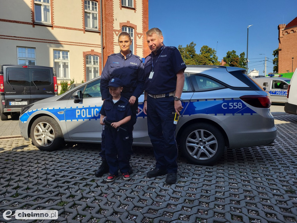 Przedszkolaki odwiedziły chełmińskich policjantów i dostały odblaski