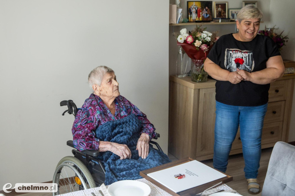 Gratulacje na setne urodziny dla pani Bożeny Sierockiej - mieszkanki powiatu chełmińskiego
