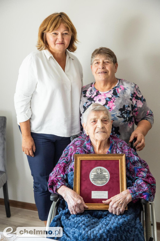 Gratulacje na setne urodziny dla pani Bożeny Sierockiej - mieszkanki powiatu chełmińskiego