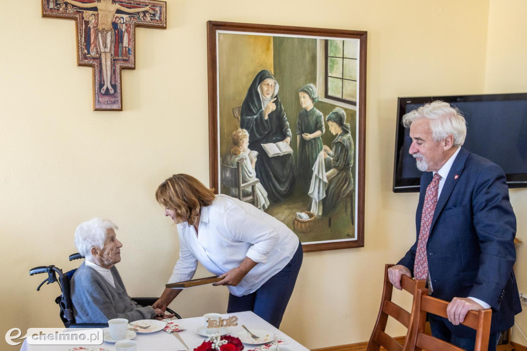 Gratulacje na setne urodziny dla pani Bożeny Sierockiej - mieszkanki powiatu chełmińskiego