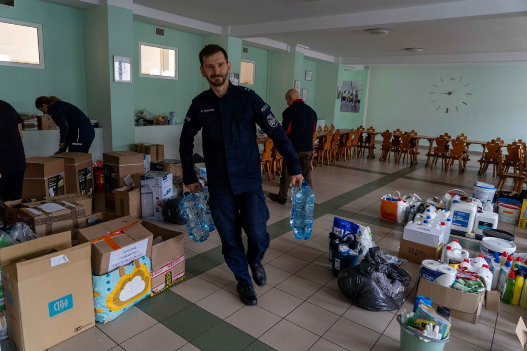 Kujawsko-pomorscy funkcjonariusze i pracownicy zorganizowali zbiórkę dla poszkodowanych