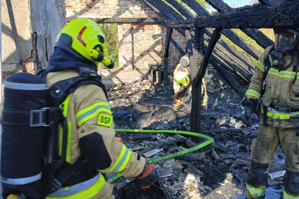 Aż 10 zastępów straży pożarnej gasiło pożar budynku w Bągarcie