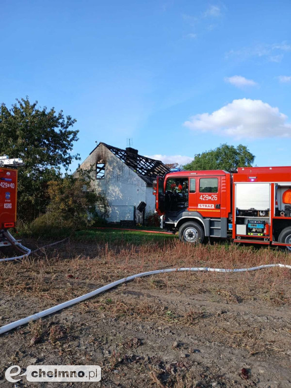Aż 10 zastępów straży pożarnej gasiło pożar budynku w Bągarcie