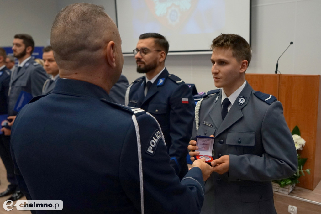 Policjanci z Chełmna otrzymali „Kryształowe Serca” za uratowanie życia kobiety