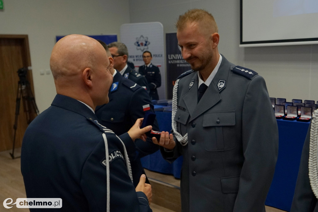 Policjanci z Chełmna otrzymali „Kryształowe Serca” za uratowanie życia kobiety