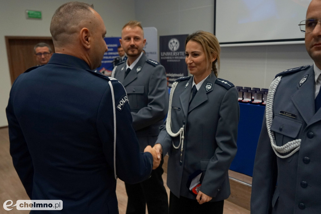 Policjanci z Chełmna otrzymali „Kryształowe Serca” za uratowanie życia kobiety