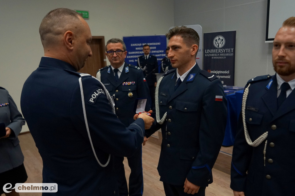 Policjanci z Chełmna otrzymali „Kryształowe Serca” za uratowanie życia kobiety