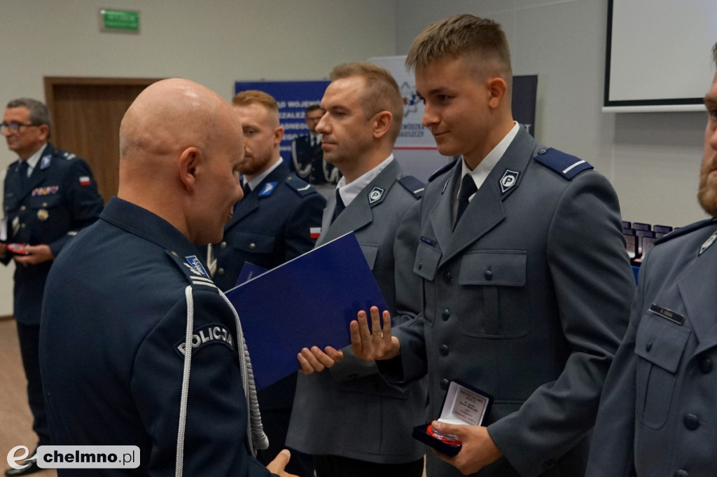 Policjanci z Chełmna otrzymali „Kryształowe Serca” za uratowanie życia kobiety