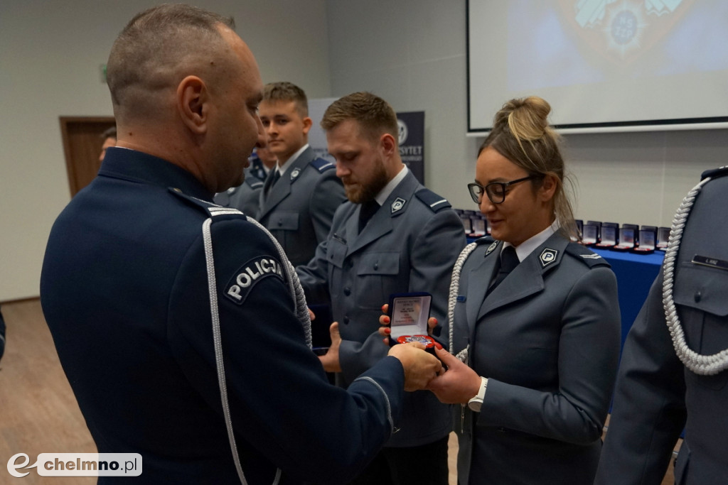 Policjanci z Chełmna otrzymali „Kryształowe Serca” za uratowanie życia kobiety