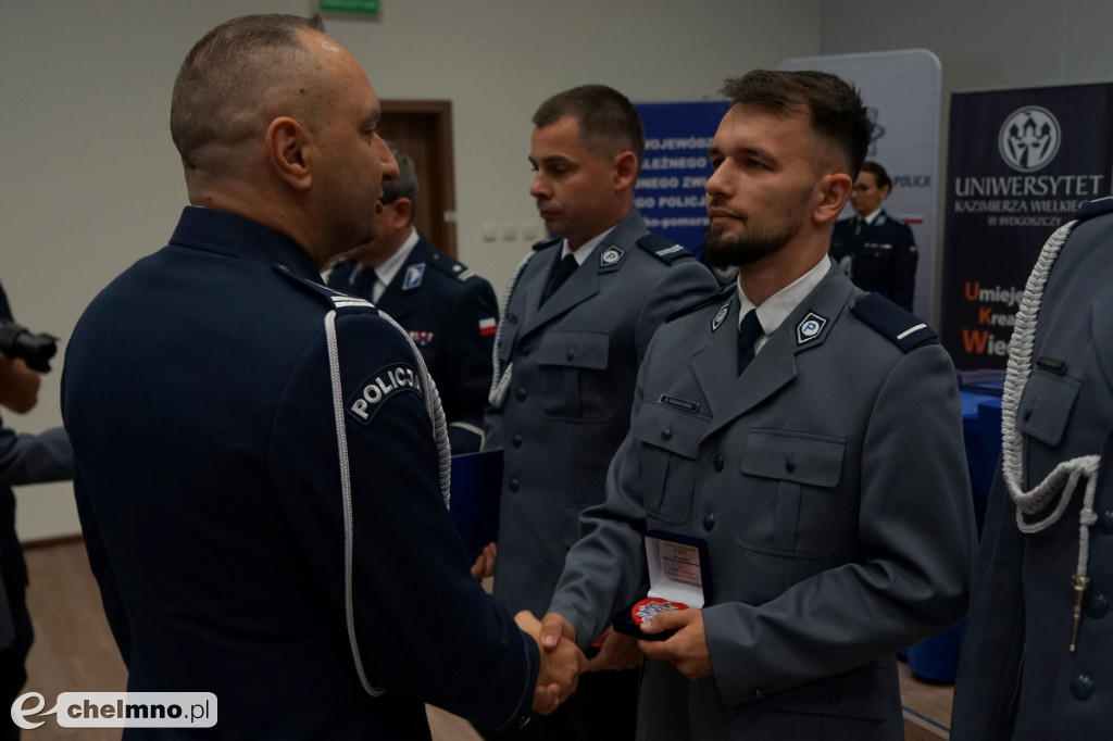 Policjanci z Chełmna otrzymali „Kryształowe Serca” za uratowanie życia kobiety