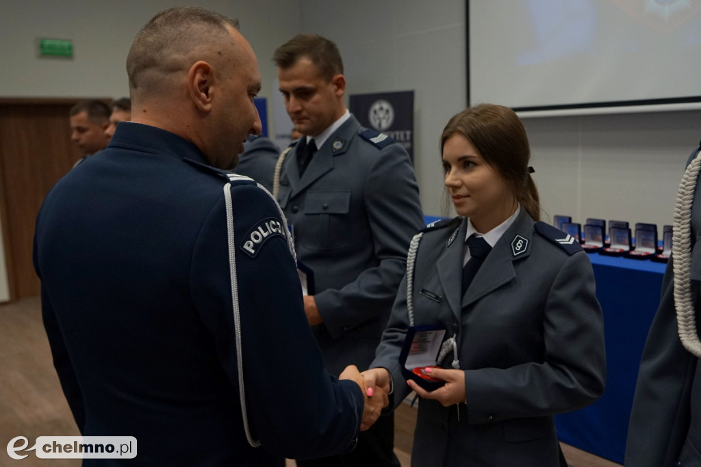 Policjanci z Chełmna otrzymali „Kryształowe Serca” za uratowanie życia kobiety