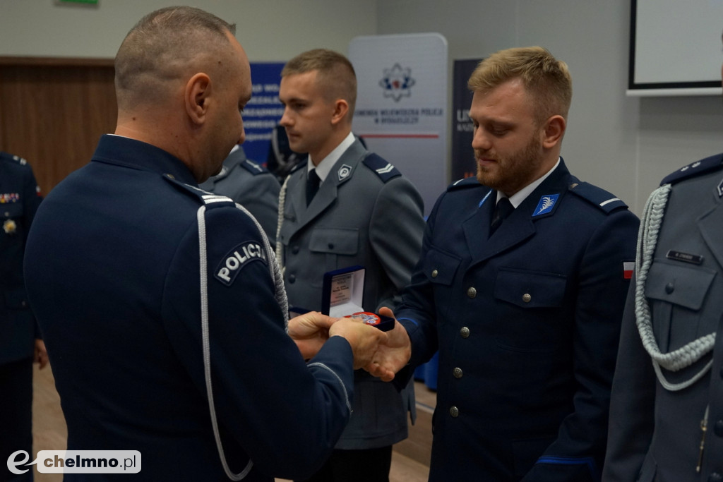 Policjanci z Chełmna otrzymali „Kryształowe Serca” za uratowanie życia kobiety